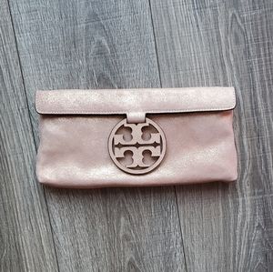 Tory Burch Clutch/ champagne pink clutch/ magnet closure/ Tory Burch 2019